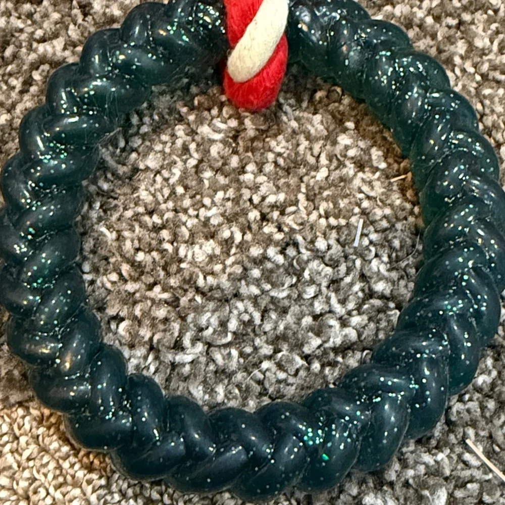 NEW. Holiday Tails Christmas Red and White Rope Dog Toy, with green Ring. 🐕 🎄